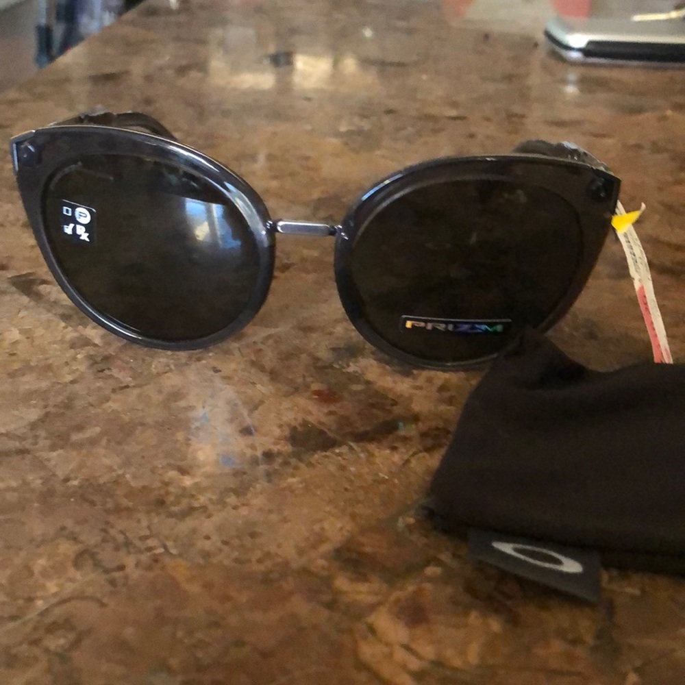 ✨🕶 Oakley Cat Eye Prizm Sunglasses 🕶✨